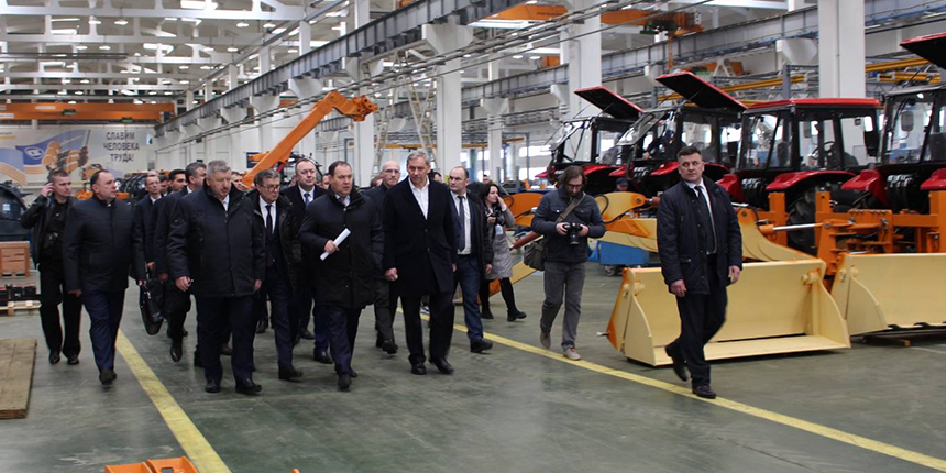 Премьер-министр Республики Беларусь Роман Головченко посетил ЗАО «Амкодор-Пинск»